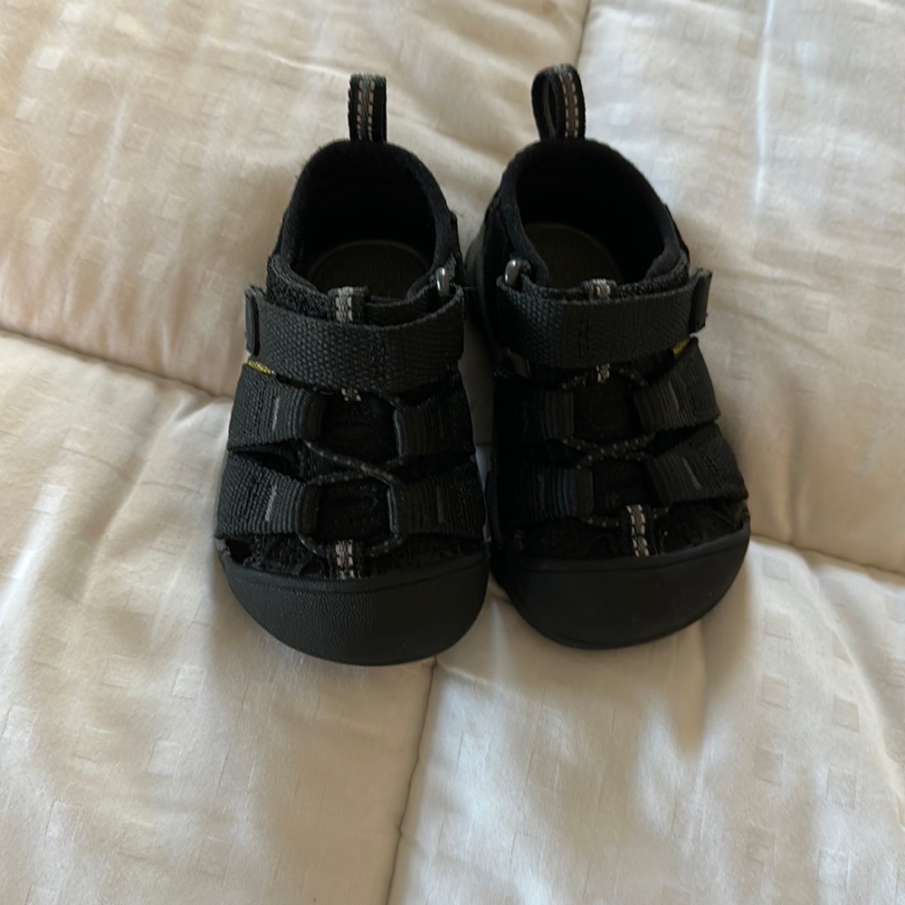 Keen infant waterproof shoes - US 4